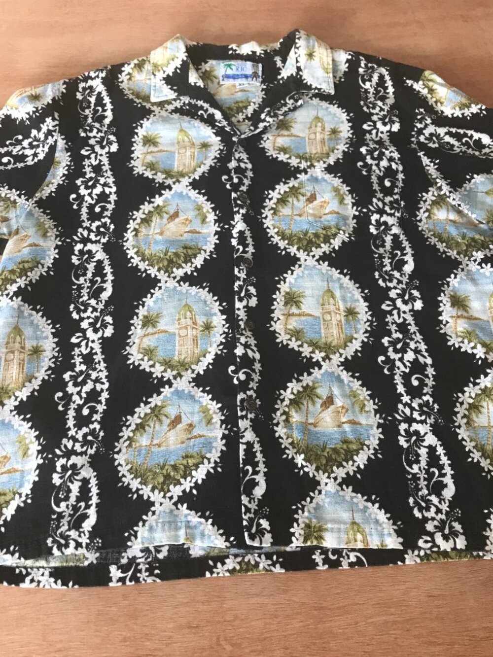 RJC Hawaiian Shirt Men XL White Floral Button Up Pocket Short Sleeve Collared